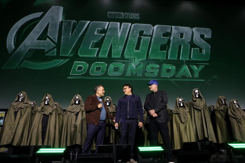 Vingadores enfrentam o apocalipse em um épico confronto de heróis poderosos.