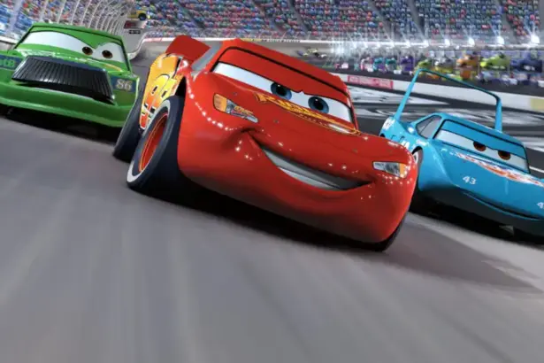 Carros 4 lançamento Disney Pixar típico carro de corrida moderno.