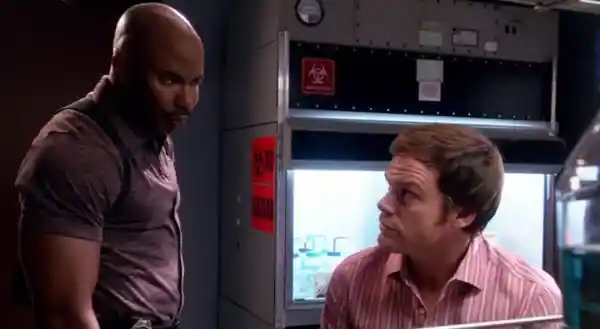 Resumo da 2ª temporada de Dexter Resumo da 2ª temporada de Dexter